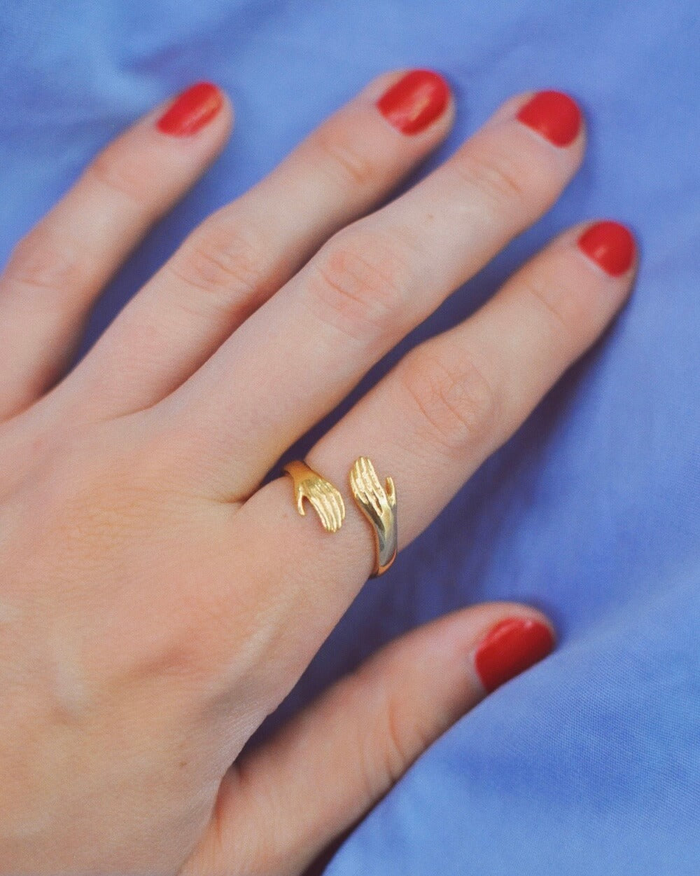 HUG, ring