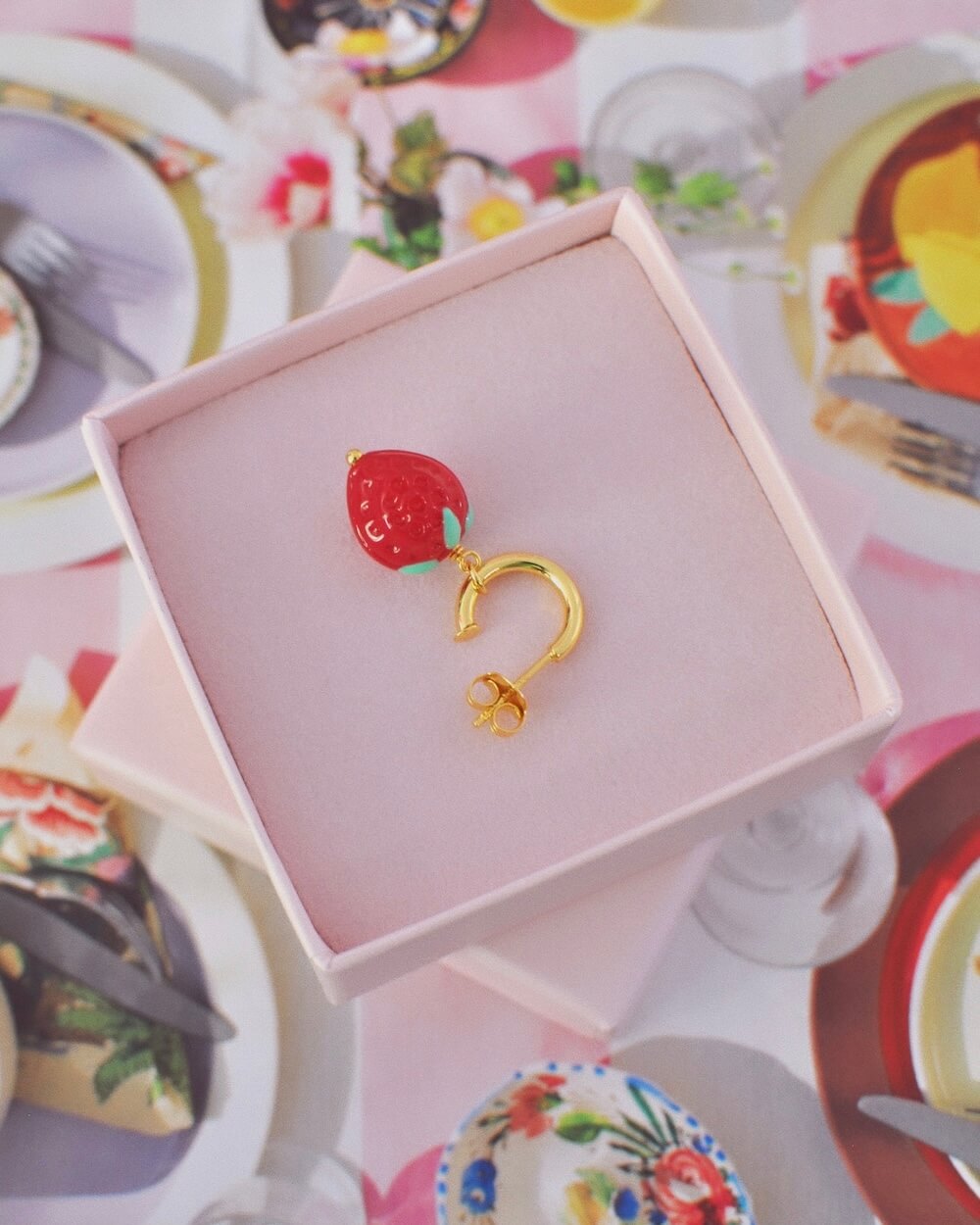 STRAWBERRY, hoop
